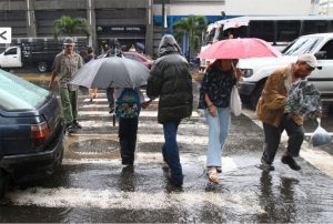 lacalle.com_.ve-este-viernes-comienza-temporada-de-lluvias-en-venezuela-lluvias210n-2