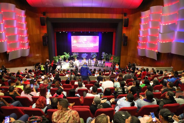 photo_5177047703819586603_w