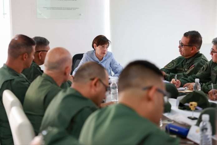 photo_5177155052232182792_w-696x464