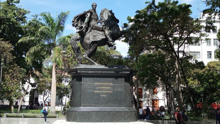 Plaza-Bolivar-De-Caracas