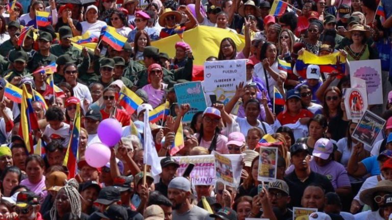 cortesia-gran-marcha-de-las-comunas-en-caracas-54409jpg-192195