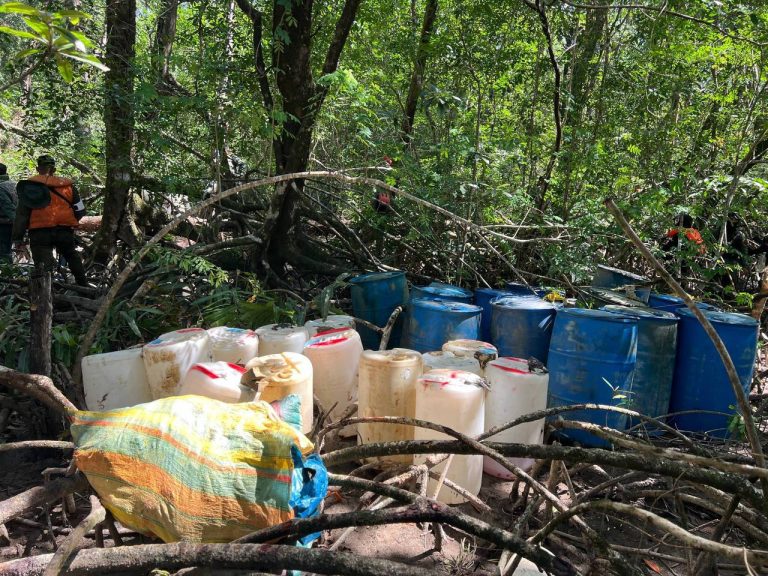 destruccion-de-un-campamento-logistico-de-suministro-de-combustible-2