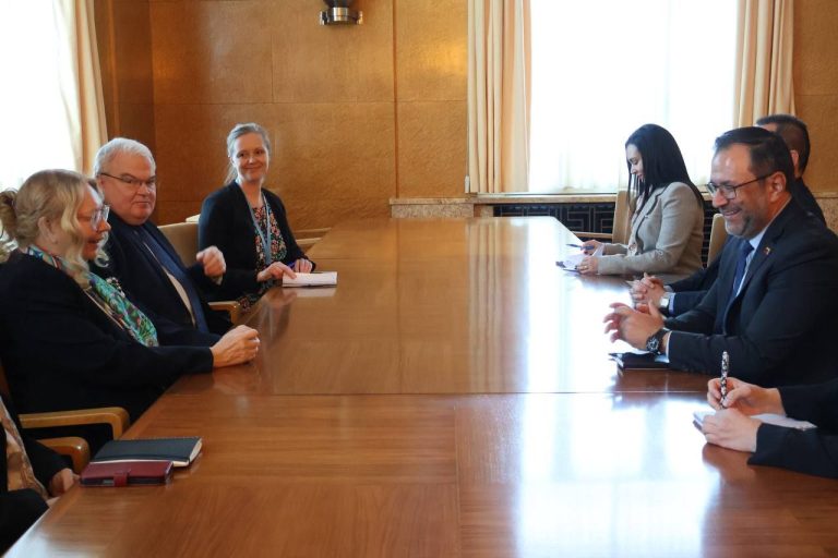 photo_4967526842499795922_y