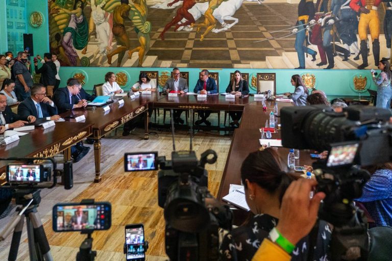 photo_4969739699845008373_y