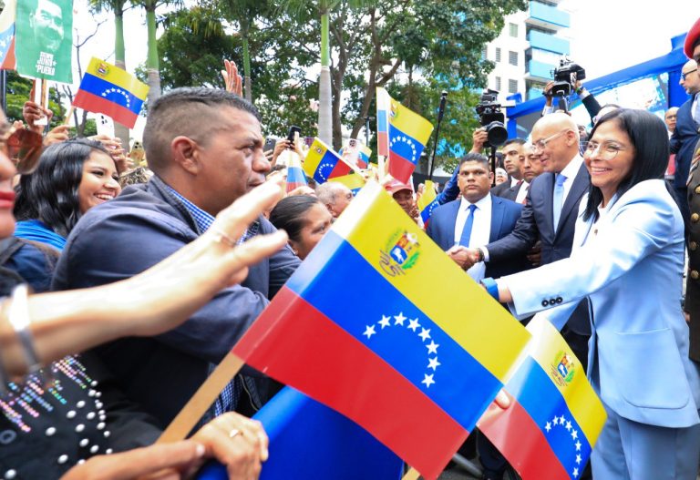 photo_5183873403285343116_y