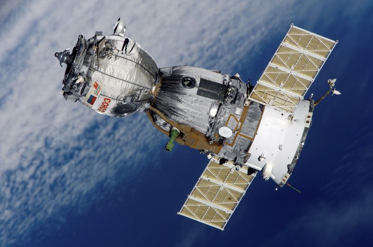 wikiimages-satellite-67718_1920