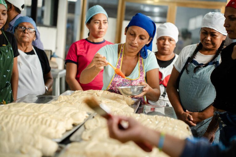 Strenghtening women's resilience in Amazonas, Venezuela