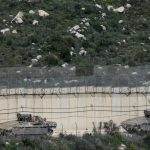 vehiculos-militares-israelies-realizan-maniobras-lado-israeli-frontera-libano_69