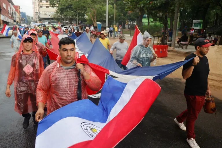 ame2405-paraguay-protestas
