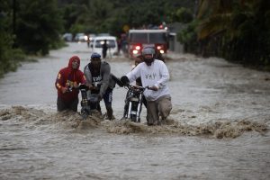 Muertos y miles de desplazados por las torrenciales lluvias en la República Dominicana