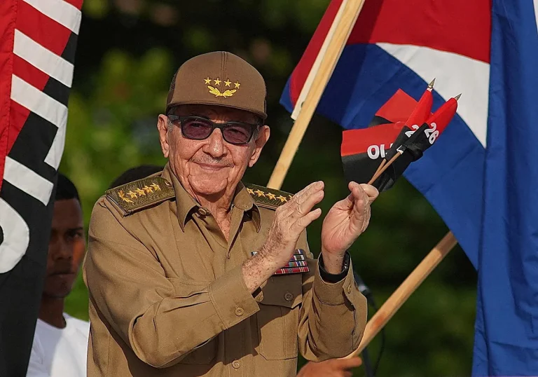 RAUL-CASTRO-RPSewZmnbXWOevdZmcVILyN-1200x840@diario_abc