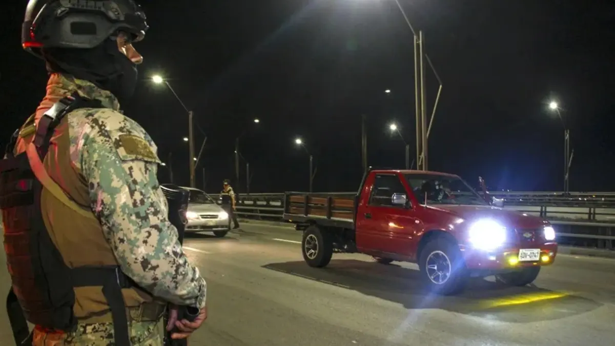 militares-toque-queda-ecuador.jpg