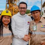 ministro-de-desarrollo-minero-ecologico-e-industrias-basicas-hector-silva-y-el-representante-de-he-60186