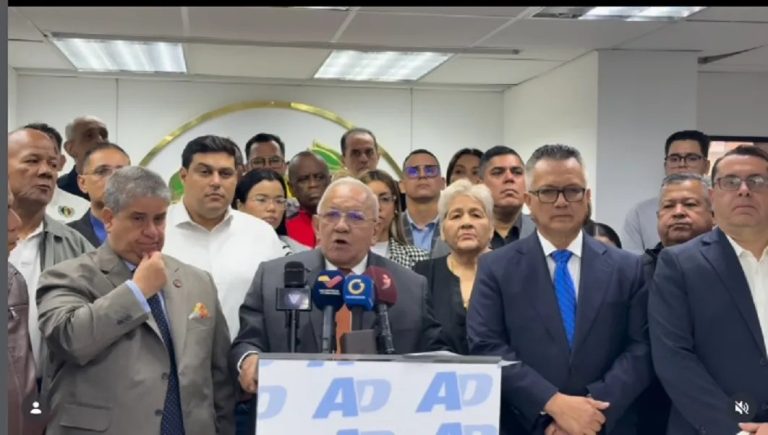 AD-presento-propuestas-para-reingenieria-del-Gobierno (1)
