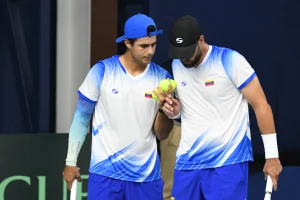 Tenis
