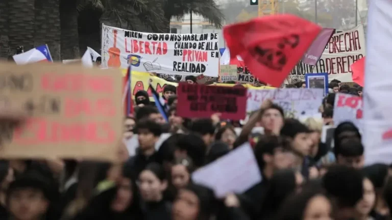 ame8056-chile-educacion.jpg
