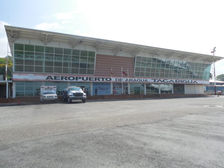 Aeropuerto_fachada_posterior