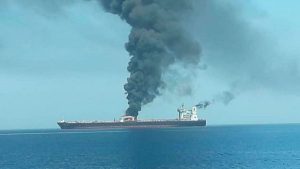 Buque-portacontenedores-resulta-danado-e-incendiado-frente-a-la-costa-de-Oman