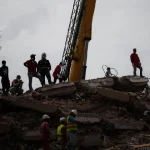 Comienza-remocion-de-escombros-en-urbanismos-de-La-Guaira.jpg