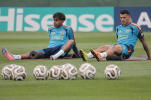 Lamine Yamal y Pedro Porro entrenan al margen a tres días de la final