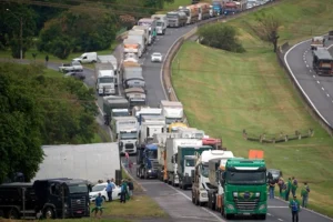 camioneros-brasil-paro-medida-sobre-precio-flete.jpg