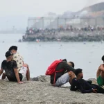 varios-migrantes-frontera-espanola-ceuta-frente-marruecos_165 (1)