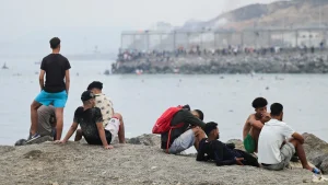 varios-migrantes-frontera-espanola-ceuta-frente-marruecos_165 (1)