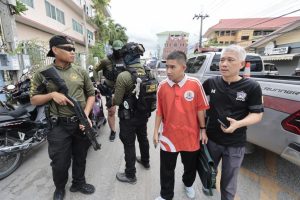 Estudiante asesinó a sus abuelos y a cinco profesores en un colegio de Bangkok en Tailandia