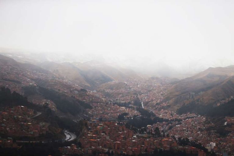 En Bolivia restringen vías por nevadas en cuatro regiones