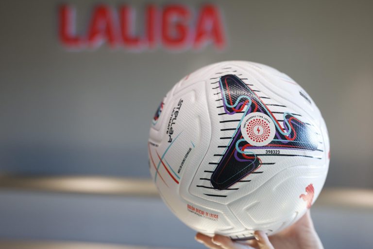 LaLiga EA Sports integrará un sensor en los balones que servirá de apoyo al arbitraje