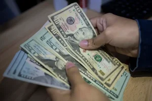 Dolares-y-Bolivares_1-1200x800