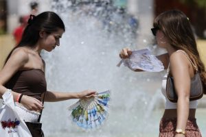 Aemet activa alertas en diez comunidades ante las temperaturas extremas previstas para hoy