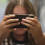 Francia-aprueba-la-prohibicion-de-redes-sociales-para-menores-de-15-anos