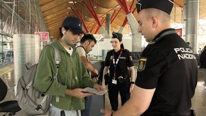 La Policía efectúa controles de identidad aleatorios en Barcelona en vuelos desde Italia