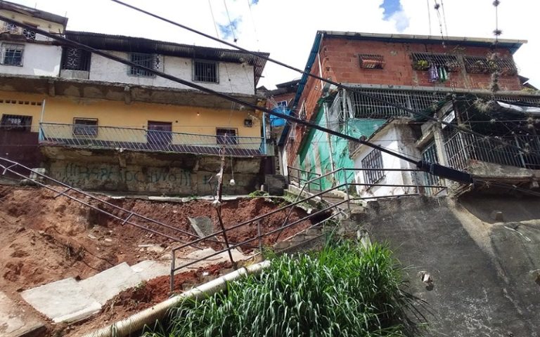deslizamiento-por-lluvias-la-vega-c74661