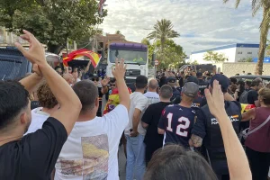 protesta-ceuta-queman-migrantes-casetas