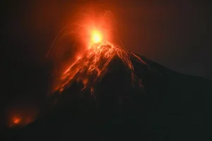 volcan-de-fuego-que-entro-en-erupcion-y-hay-alerta-en-gutemala-es-el-mas-activo-de-centroamerica