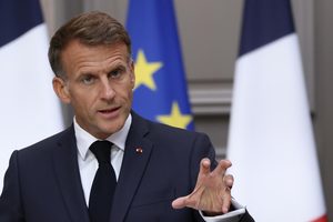 Macron se reúne con líderes políticos franceses en el Palacio del Elíseo