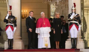 francia-papa-llegada01-768x448.jpg