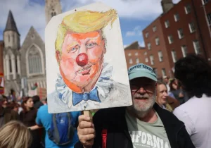 mas-de-10-000-personas-recorren-las-calles-de-dublin-en-protesta-por-la-visita-de-trump2