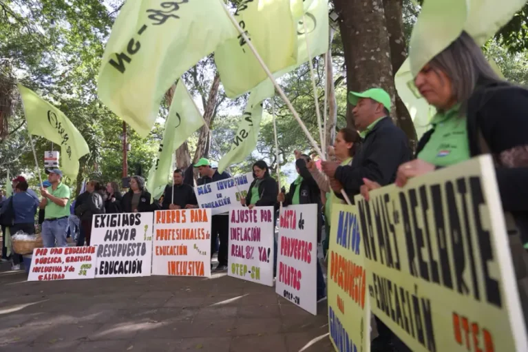 paraguay-huelga-docentes-foto-efe-1.jpg