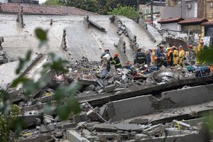 Al menos dos muertos al colapsar un edificio en construcción sobre una casa en São Paulo