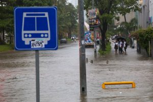 Acapulco Tormenta Simón