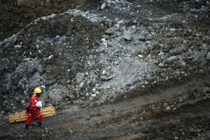 Deslizamiento-en-mina-de-oro-irregular-en-Colombia-deja-nueve-fallecidos