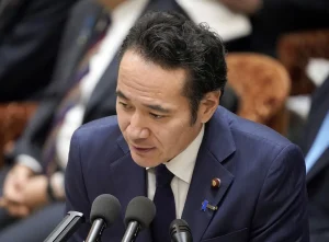 JAPON-MINISTRO-DIMISION-3