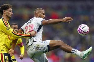 El venezolano Salomón Rondón brilla en triunfo de Pachuca sobre el líder América
