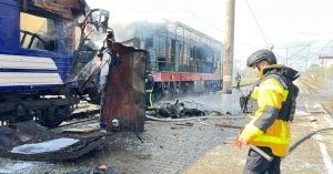 menos-muerto-30-heridos-ataque-ruso-estacion-tren-sumi-ucrania_97